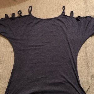 Cute shirt with cut out 3/4 sleeves